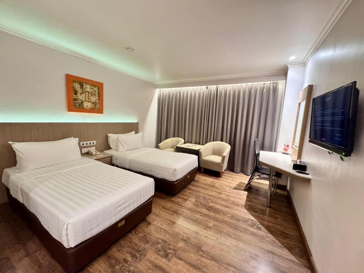 Hotel Orchardz Industri Kemayoran 4*
